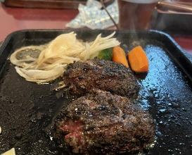 Dinner at Sumiyaki Hamburger Steak Gyusen (炭焼ハンバーグ 牛船)