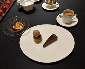 Dinner at Gastronomy Joel Robuchon (ガストロノミー ジョエル・ロブション)