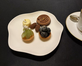 Dinner at Gastronomy Joel Robuchon (ガストロノミー ジョエル・ロブション)