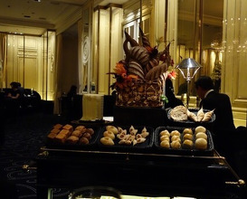 Dinner at Gastronomy Joel Robuchon (ガストロノミー ジョエル・ロブション)