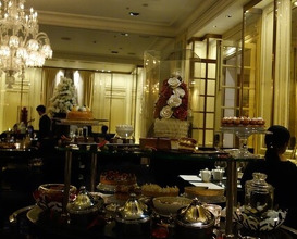 Dinner at Gastronomy Joel Robuchon (ガストロノミー ジョエル・ロブション)