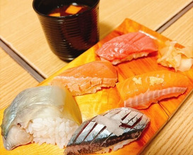 Dinner at Kyogoku Zushi (京極寿司)