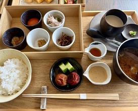 Dinner at LAT.34°N by AO